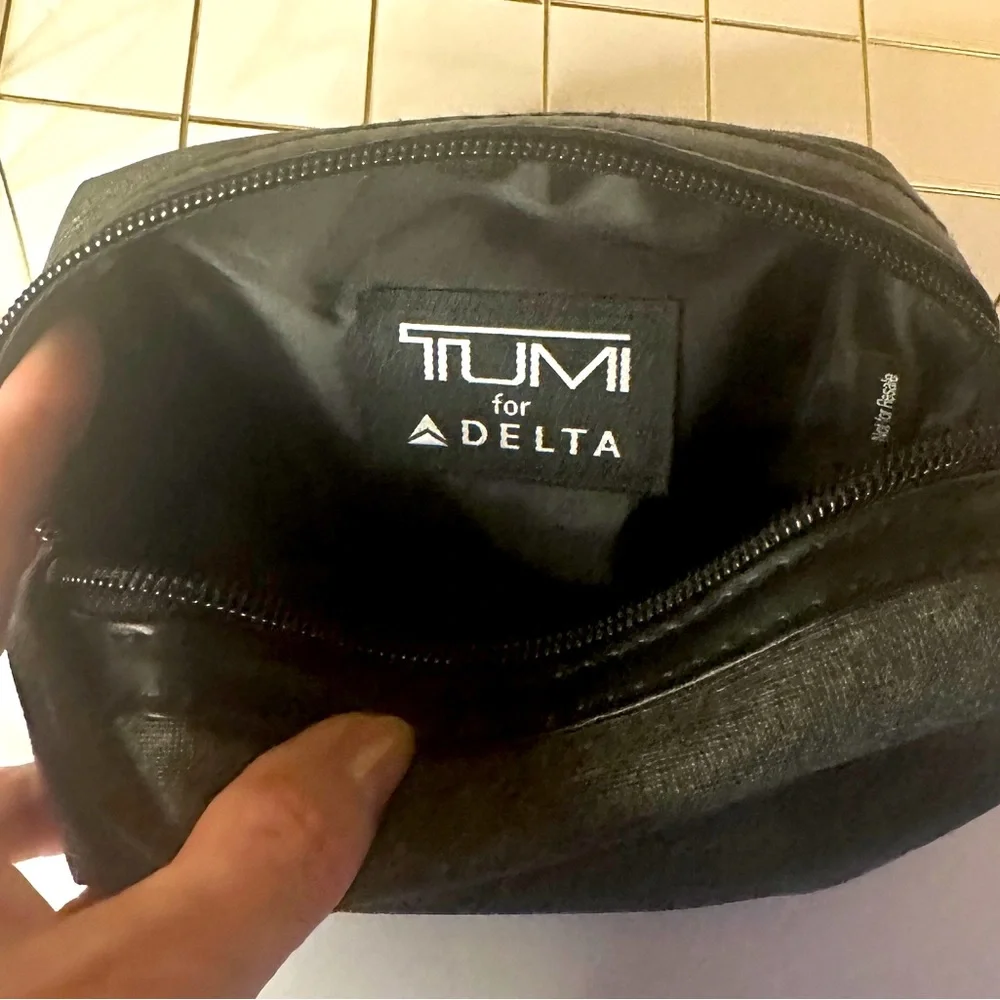 Tumi delta gray